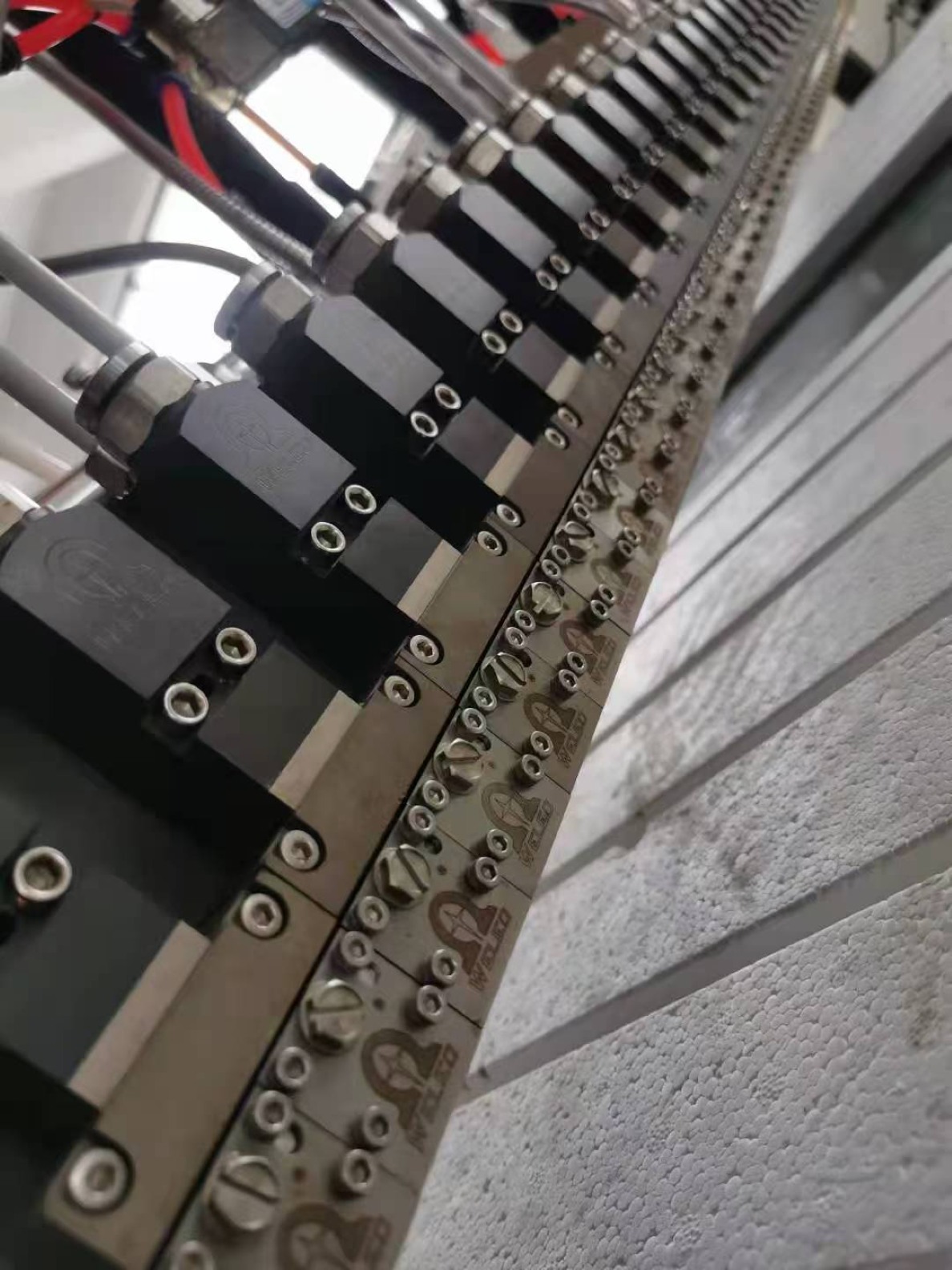 MF+EOF Continuous Spraying Non-contact Applicator